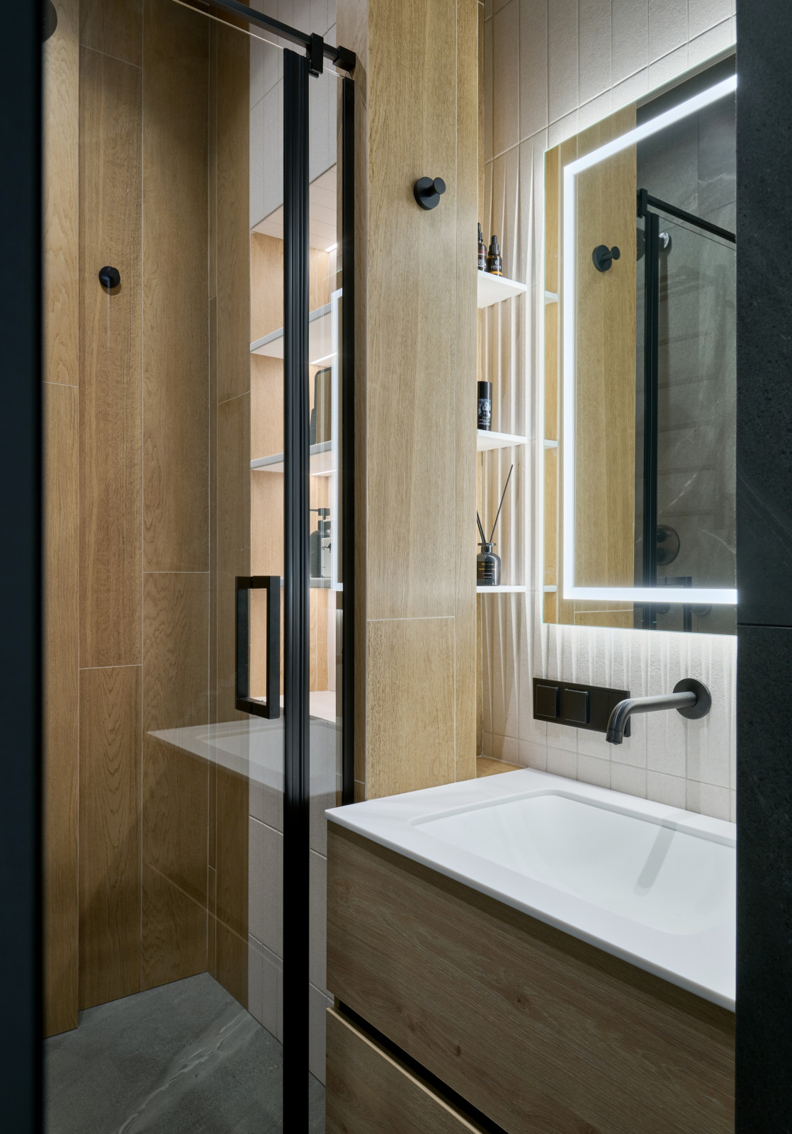 Светлая двухкомнатная квартира 60 кв.м. с панорамными окнами