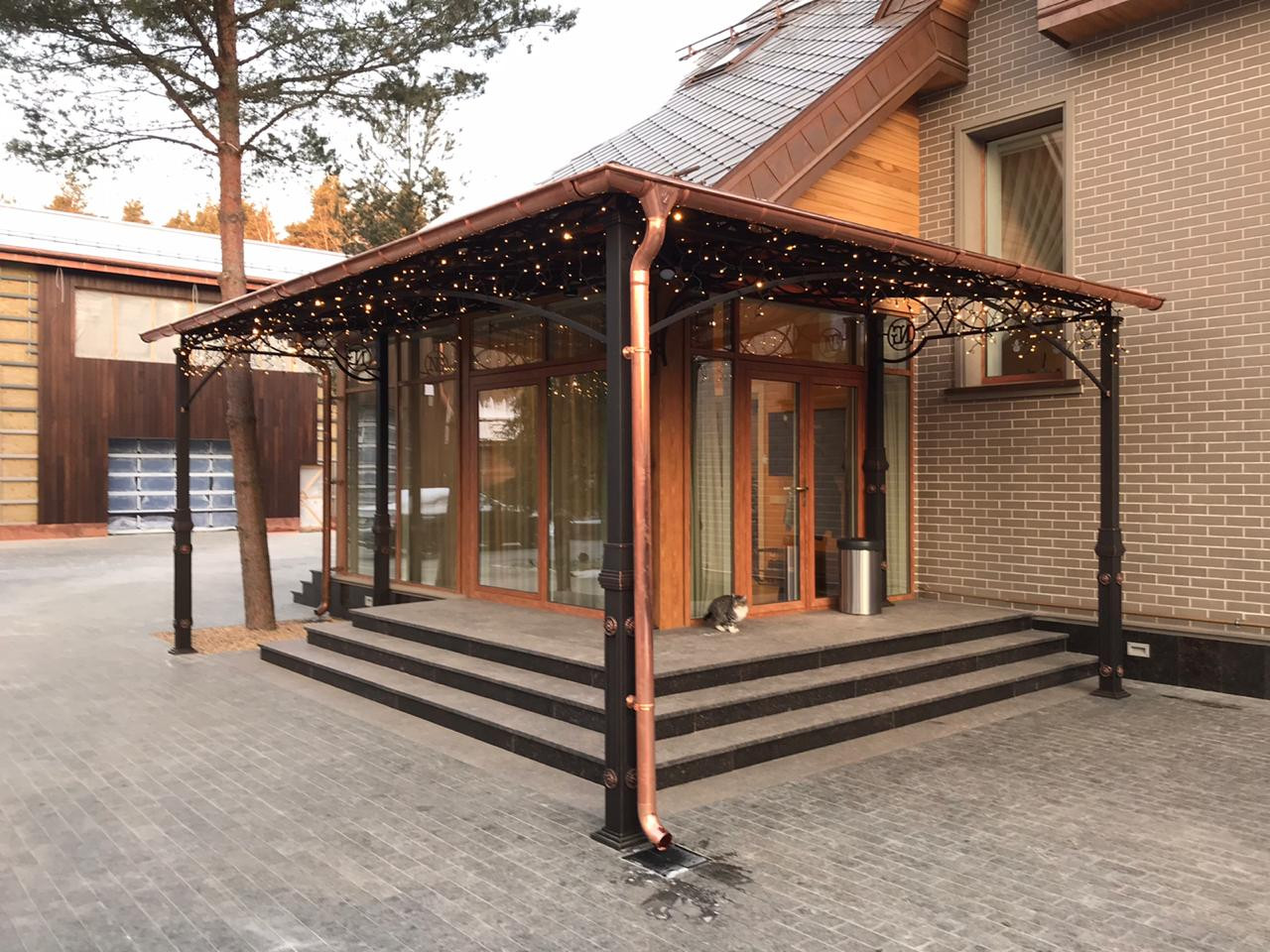 Кованый забор 380 кв.м., откатные ворота 3шт., кованые навесы 3шт.