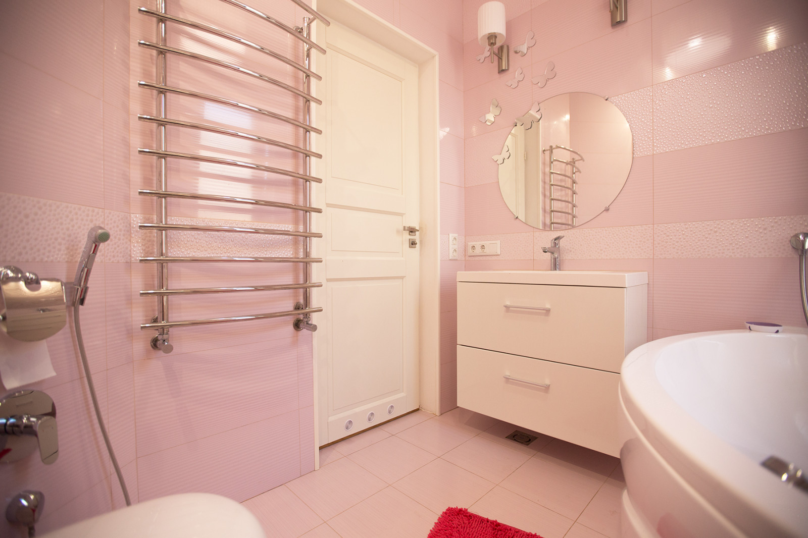 Интерьер загородного дома с греческими мотивами. Реализация