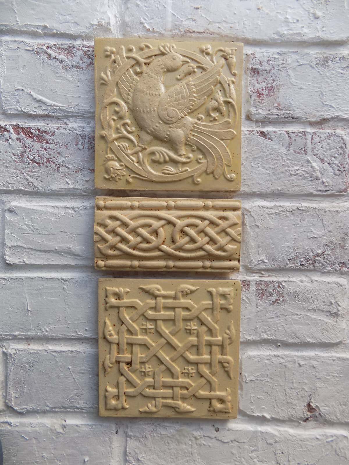 Украшение восстанавливаемой церкви в Брянской области.