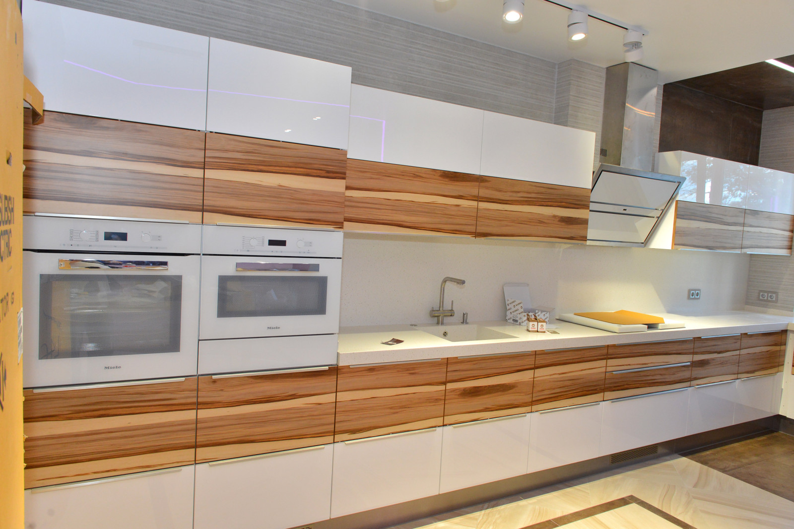 Кухня в современном стиле