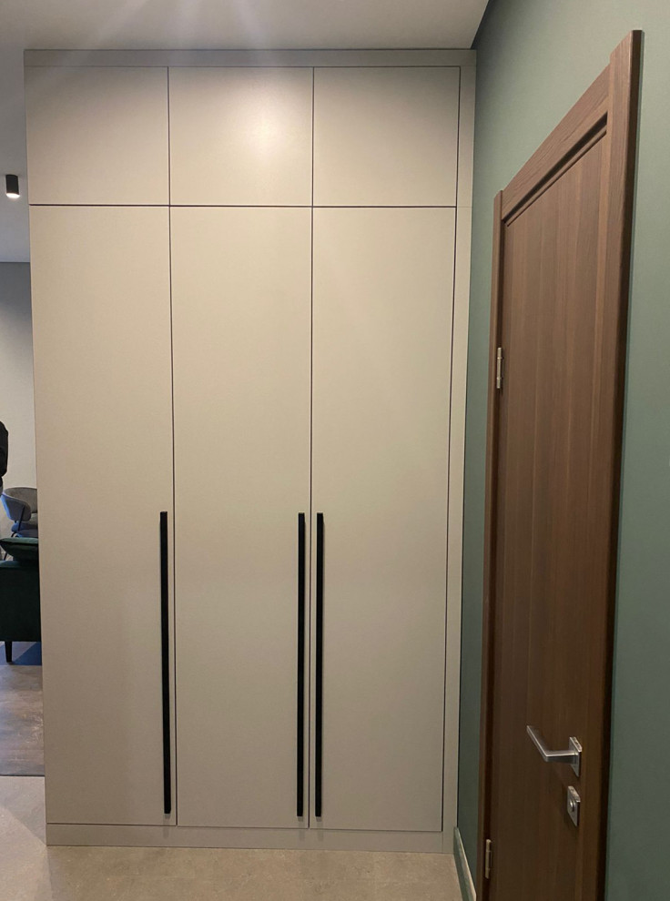 Распашные шкафы