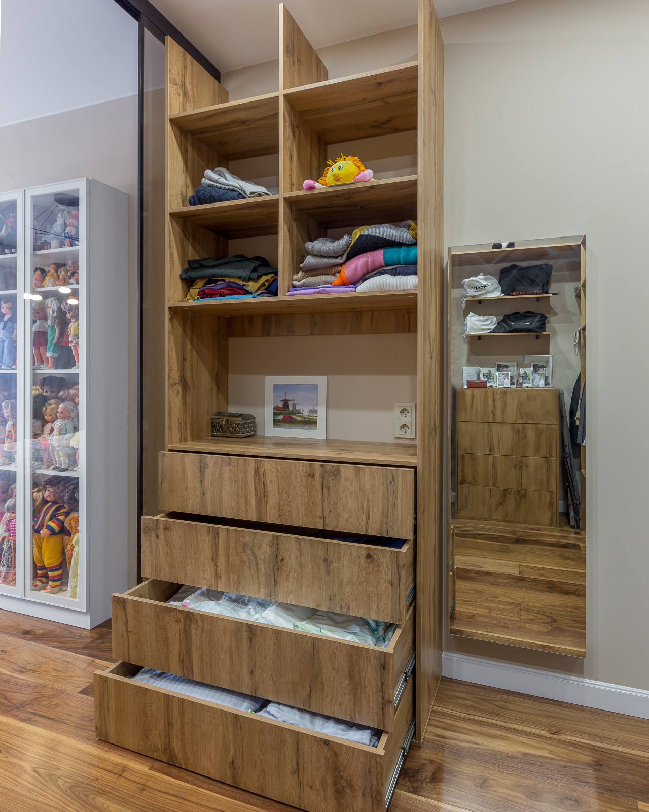 Гардеробная в спальне в ЖК Маяк