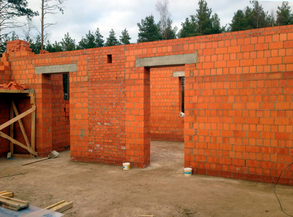 Дом из кирпича в "Охтинском парке"