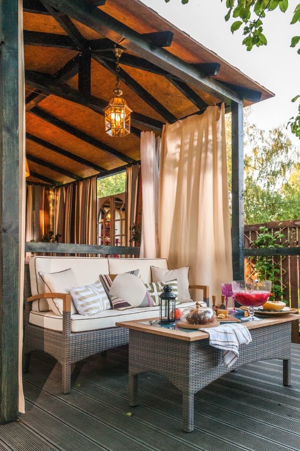 В тени яблонь. Для передачи Фазенда