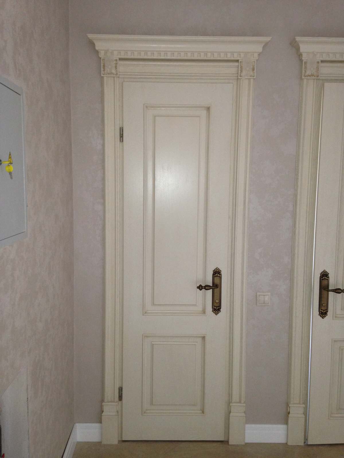 Обложка проекта: Двери из массива ясеня в классическом стиле