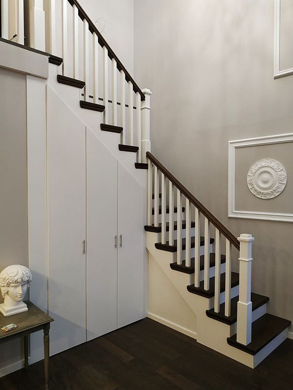 Обложка проекта: Лестница в двухуровневую квартиру