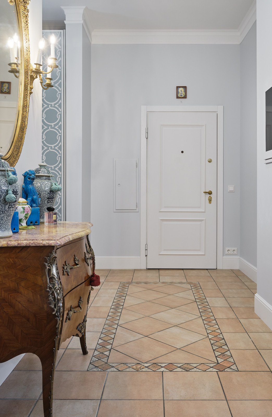 Классический интерьер с Орлеаном в отделке дуб