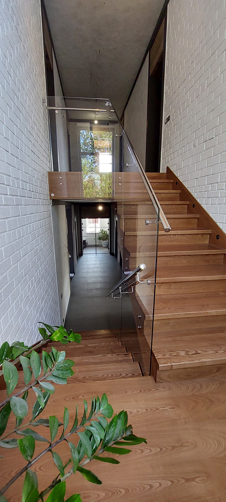 Лестничное ограждение из стекла.