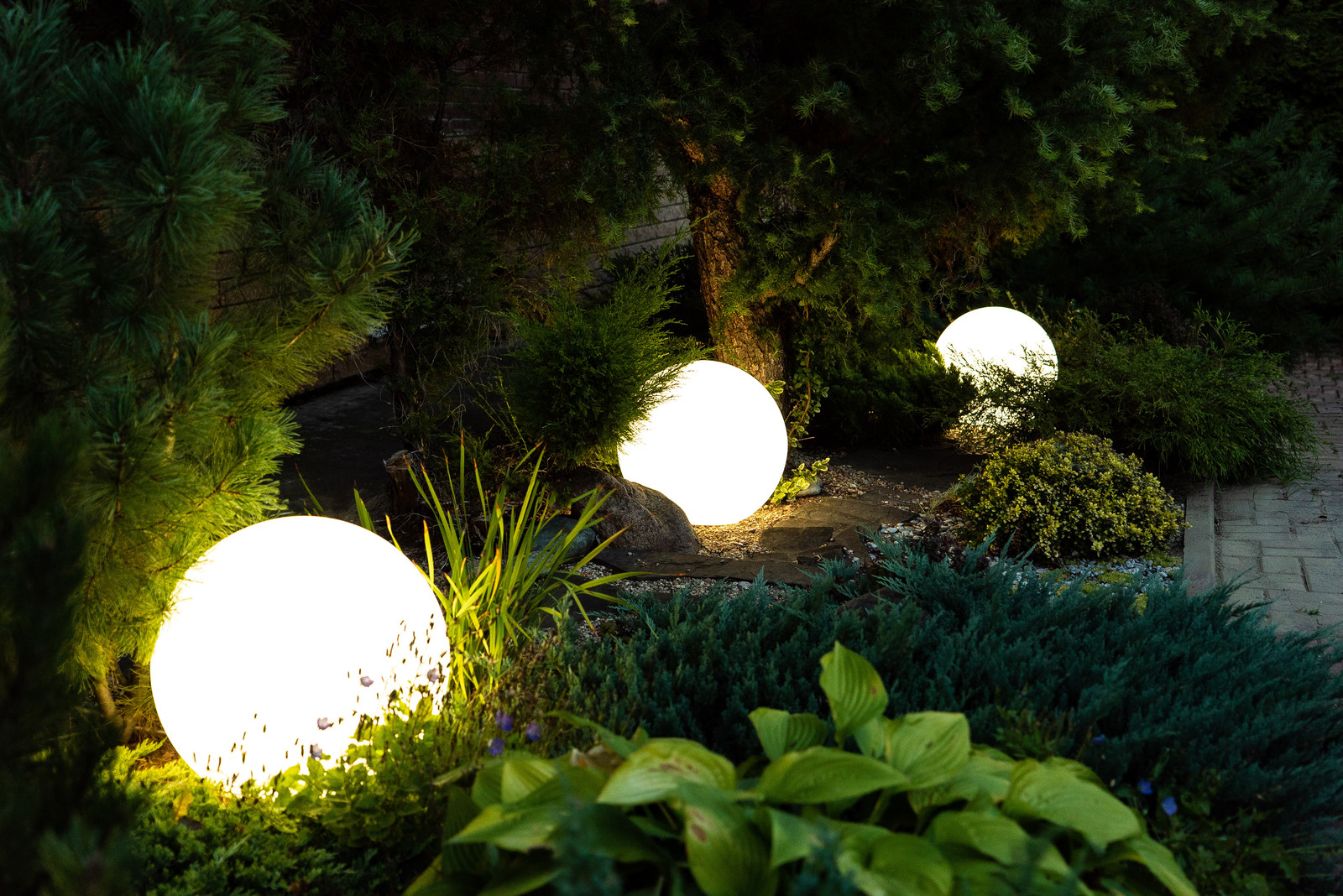 Освещение территории загородного дома