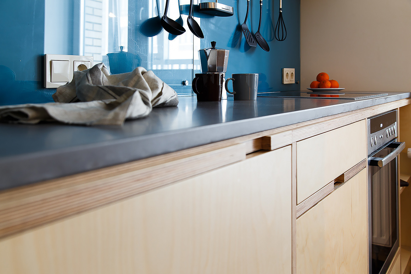 Обложка проекта: Кухня из фанеры с бетонной столешницей