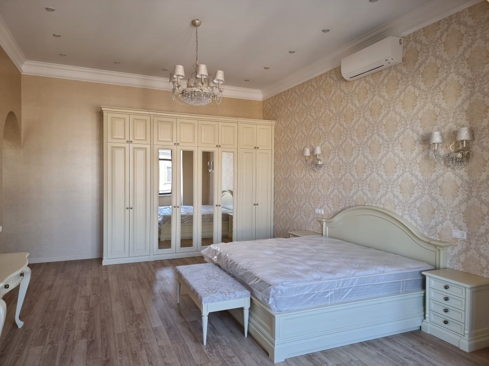 Квартира на Маяковской и люстра в Москве