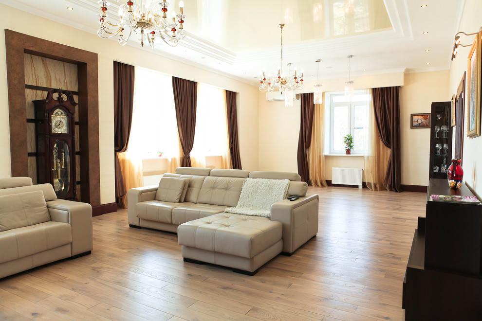 Коттедж: классический интерьер в бежевых оттенках