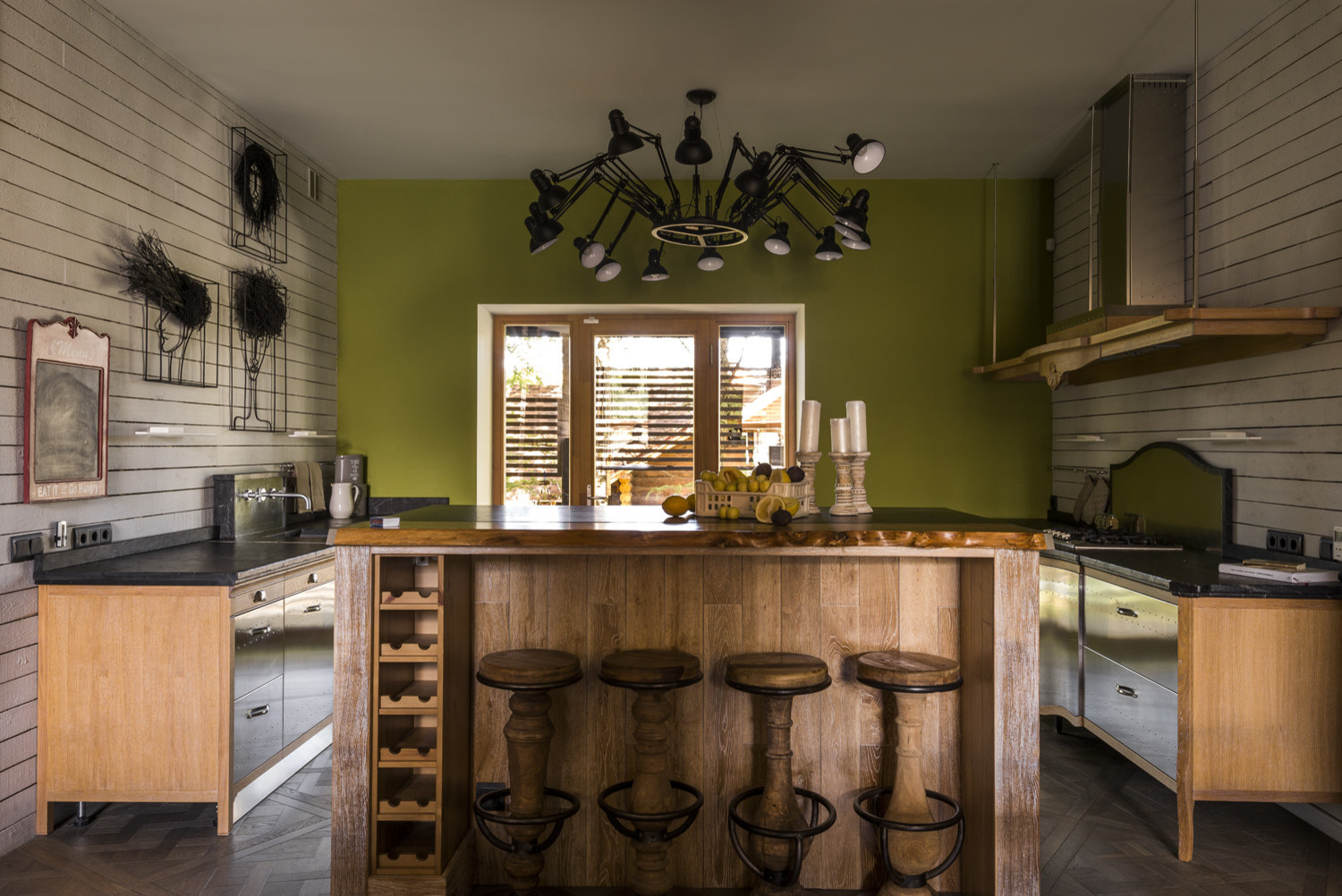 Брутальный загородный дом. Дизайнер: Светлана Дикушина