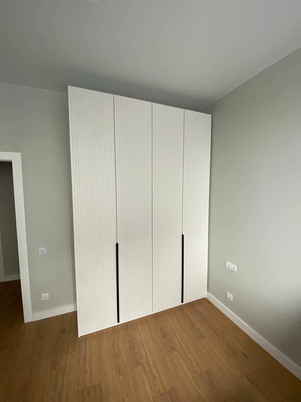 Распашные шкафы