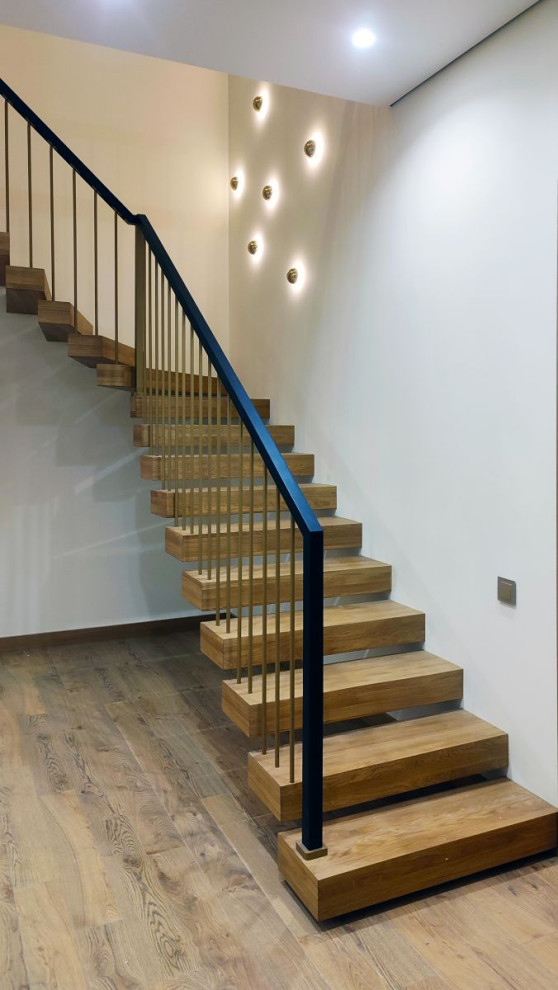 Консольная лестница со ступенями из дуба