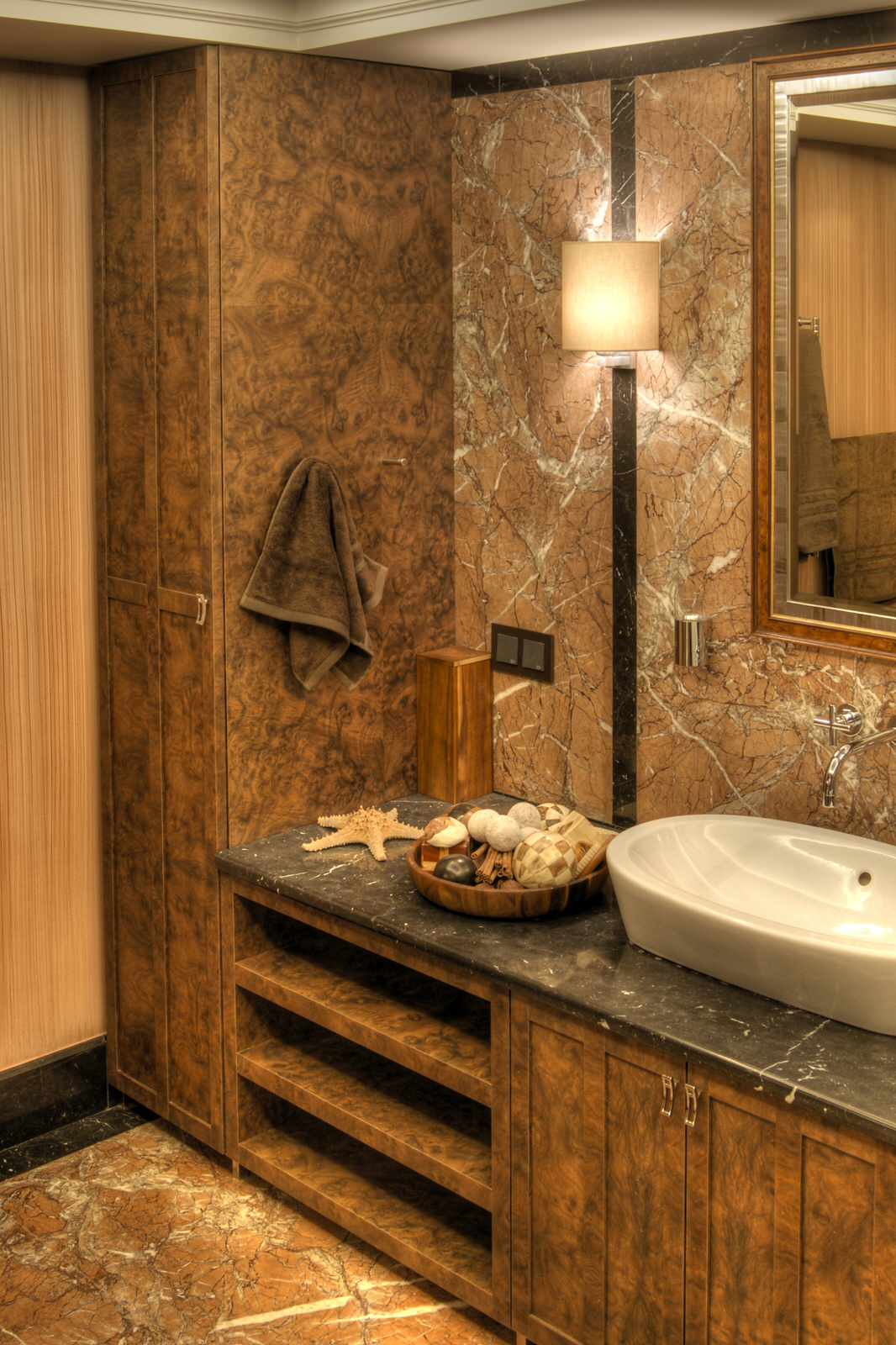 СКРОМНОЕ ОБАЯНИЕ БУРЖУАЗИИ......