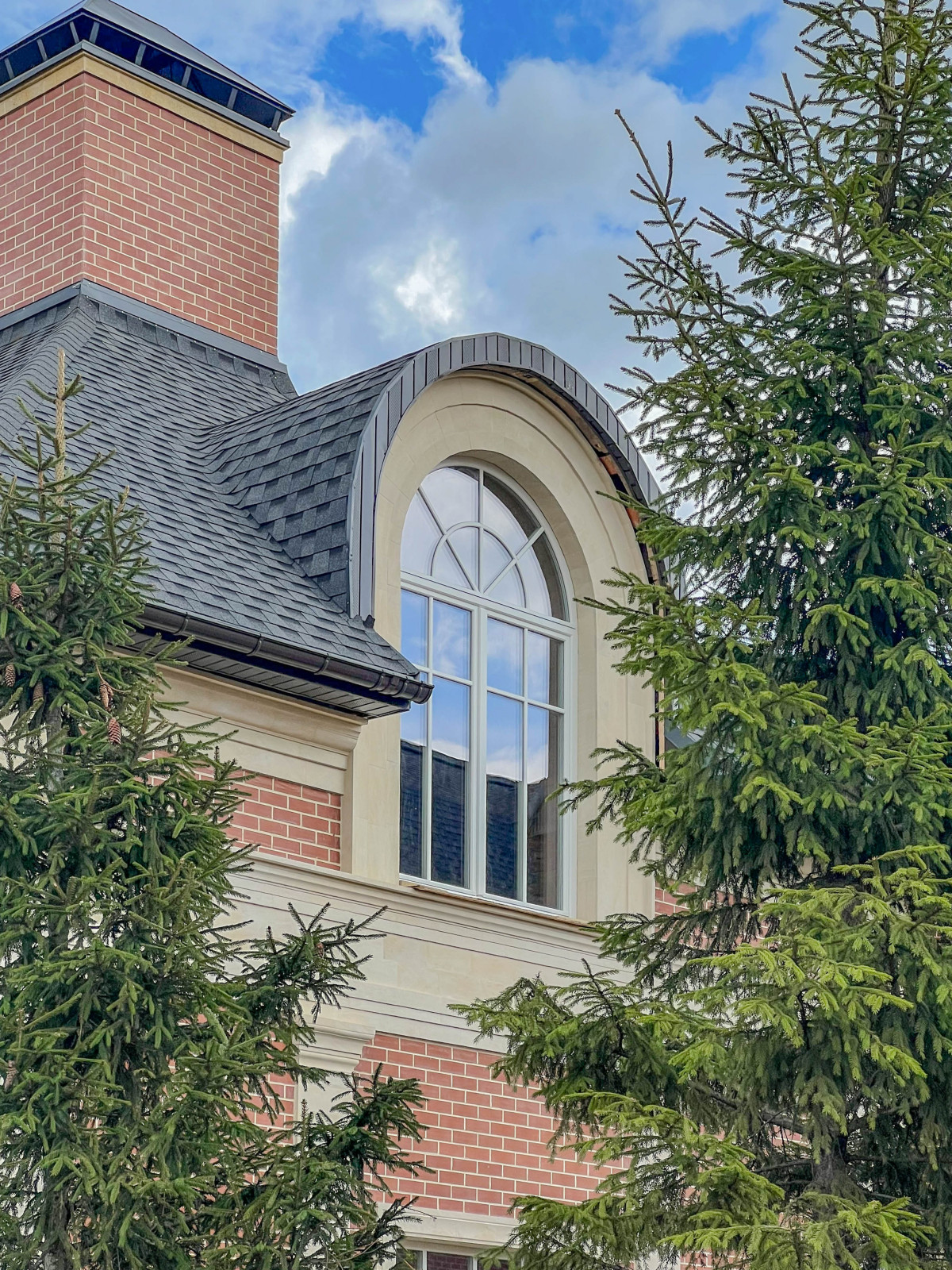 Остекление особняка в классическом стиле