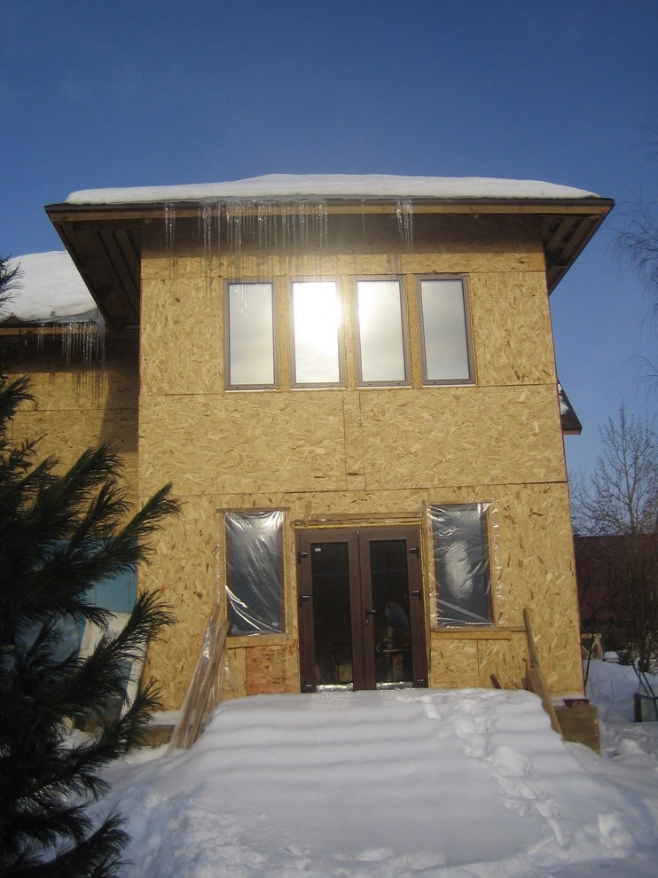 боковой вход в веранду в процессе стройки