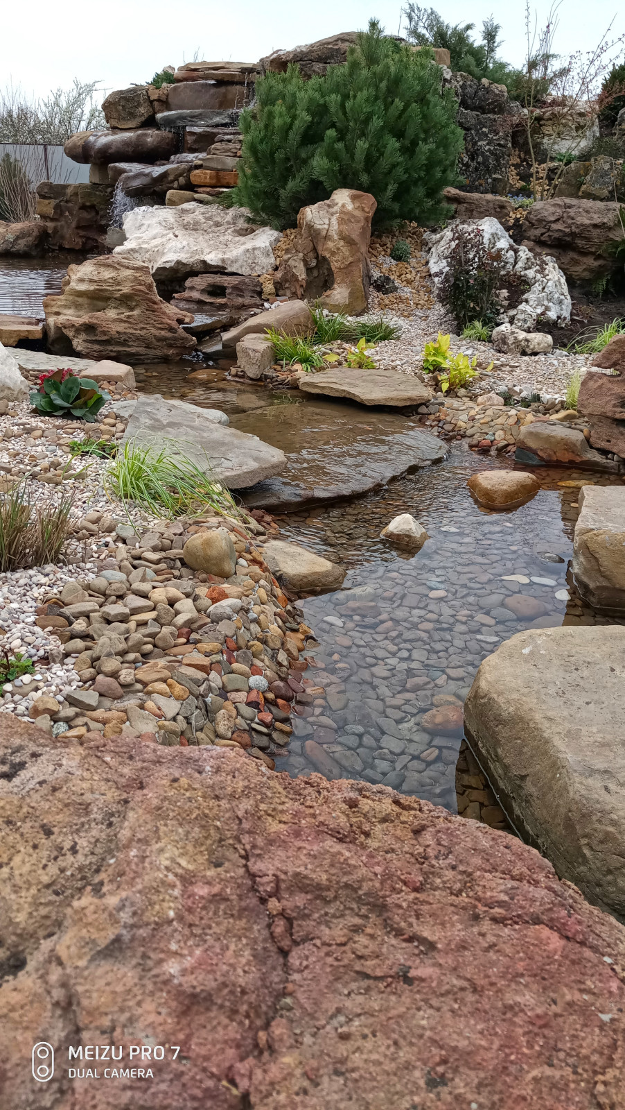 Альпинарий и водопад