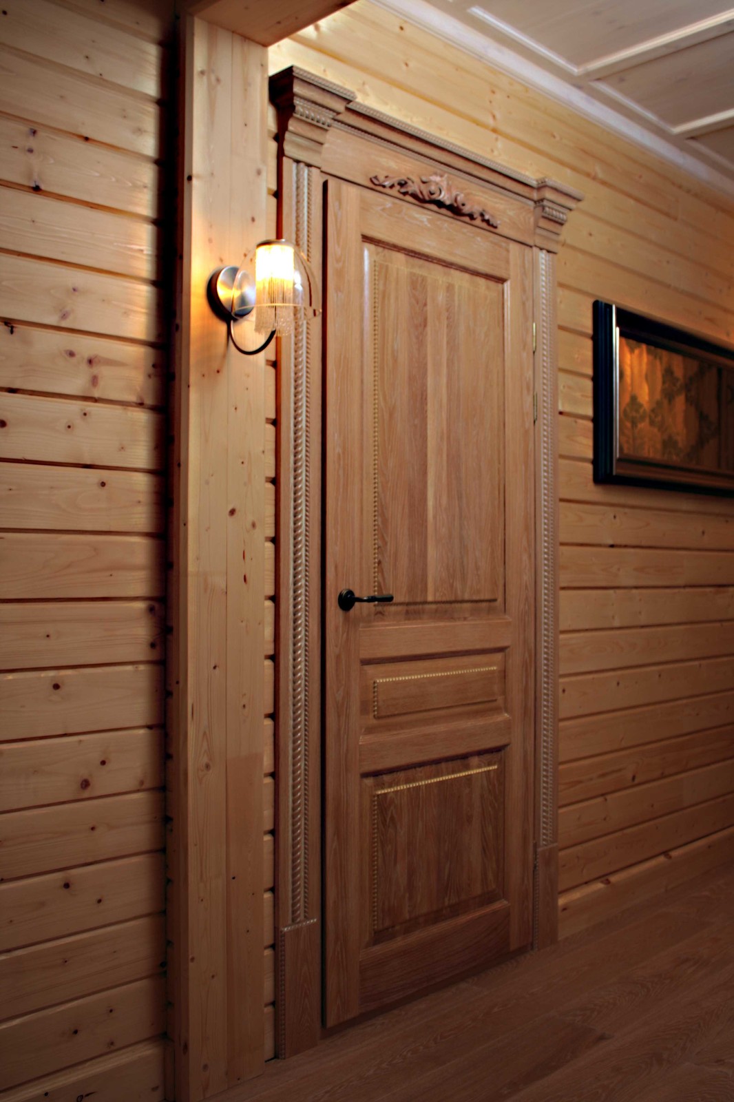 Двери из массива дуба в загородный коттедж