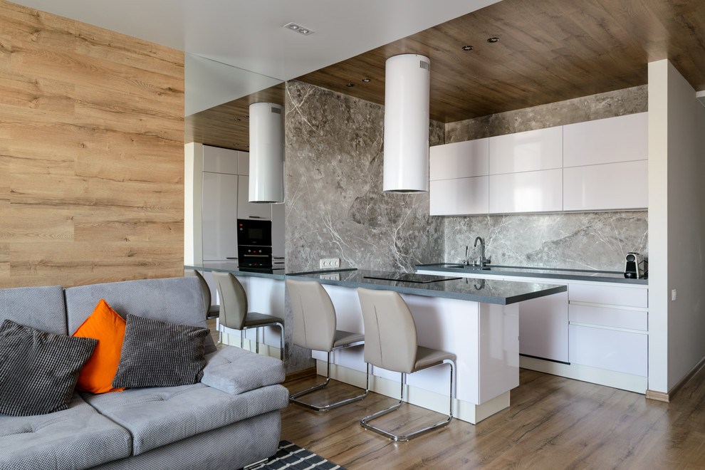 Камень и дерево в центре Сибири