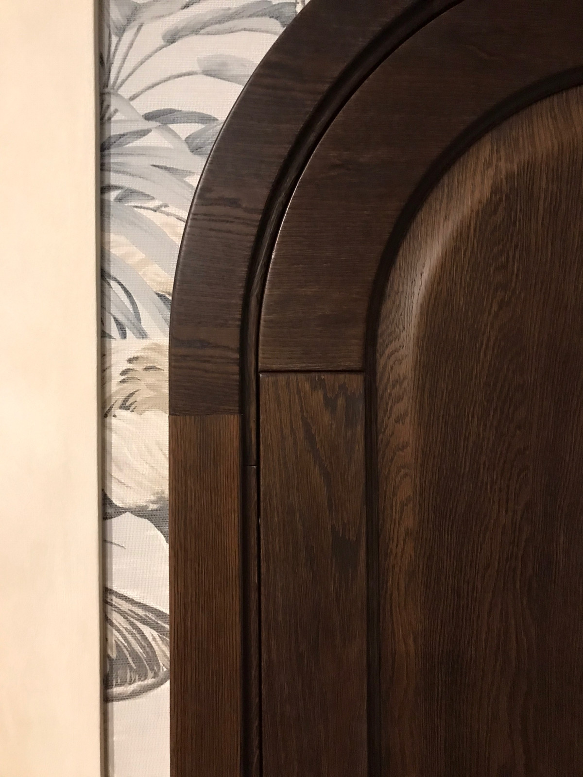 Арочная дверь из массива дуба