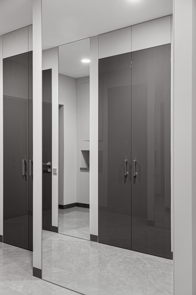 Обложка проекта: Шкафы с глянцевыми фасадами в цвете Minotti