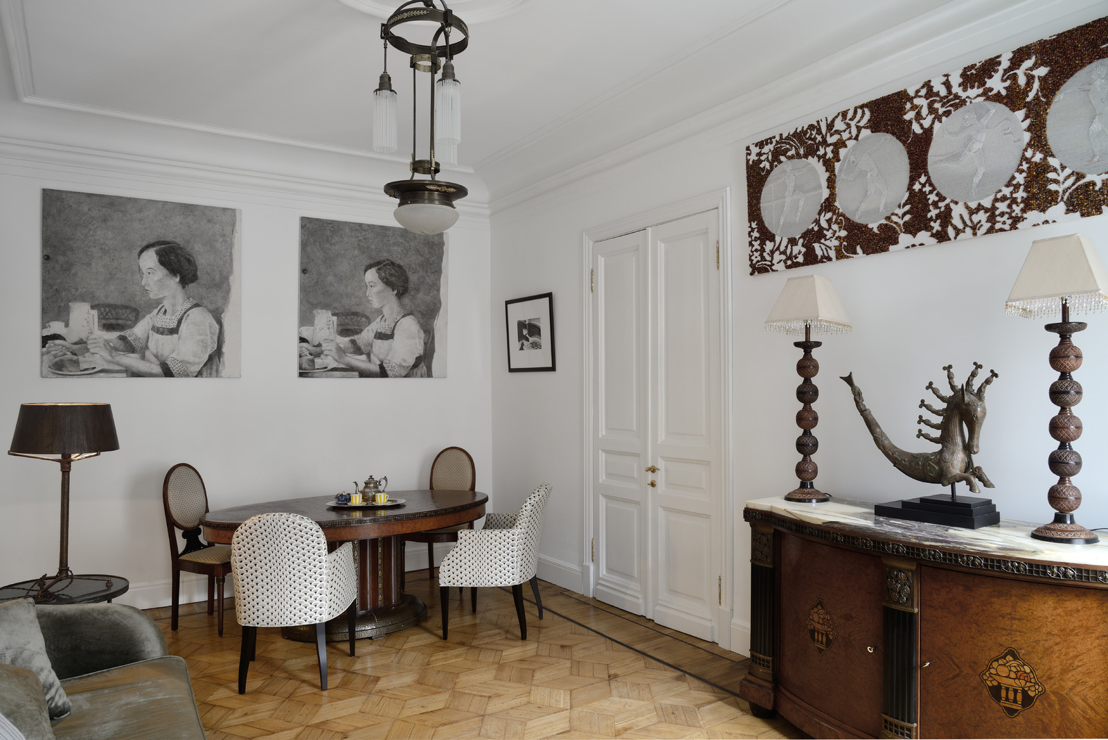 современное искусство в старинном доме