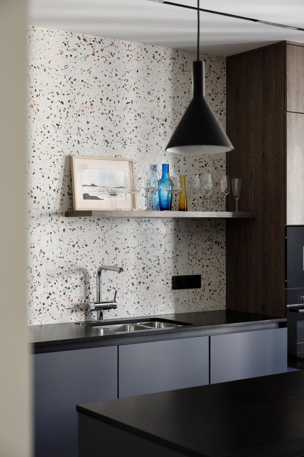 Квартира со стеклянной стеной и терраццо