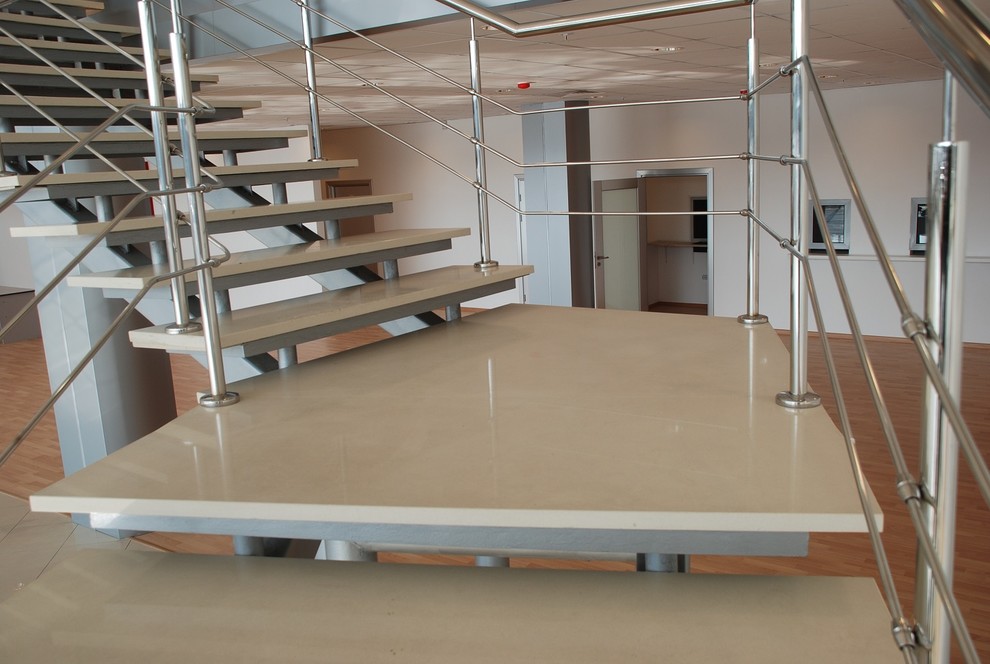 Автосалон Тойота на Новорижском шоссе ( ступени из агломерата )