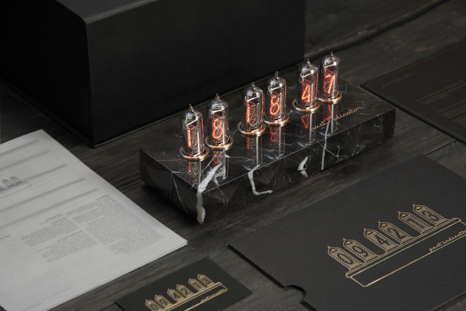 Ламповые часы Сатурн-5 из натурального мрамора