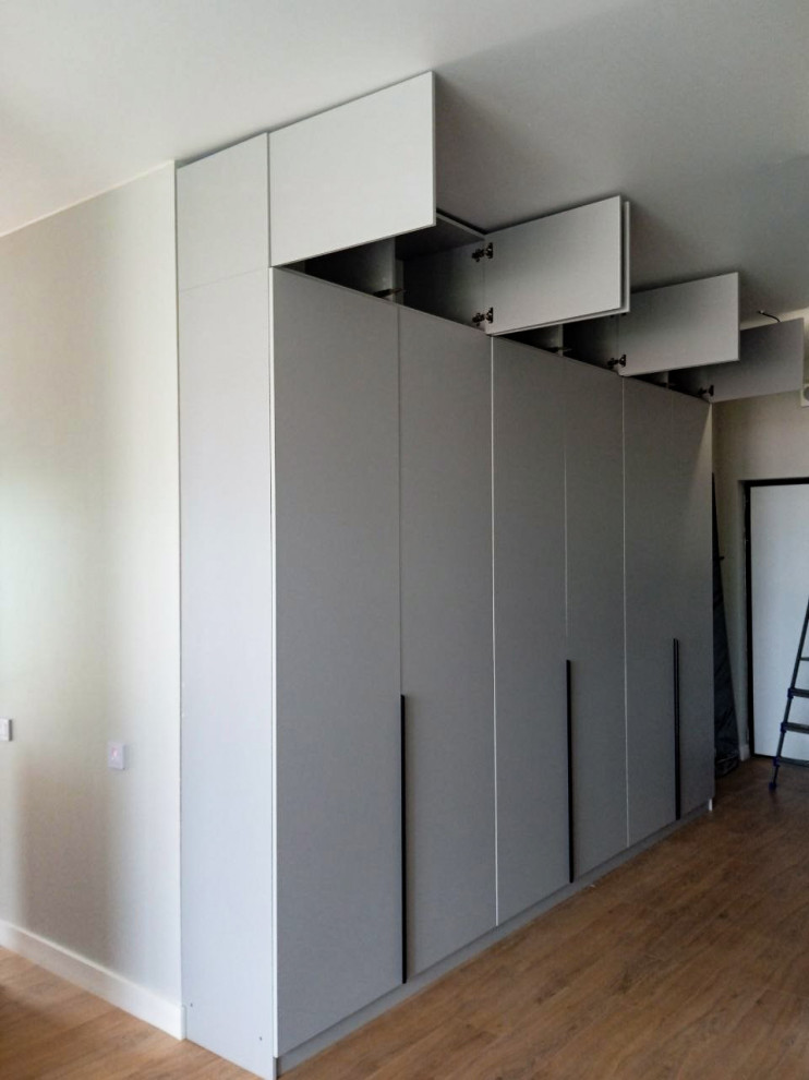 Распашные шкафы