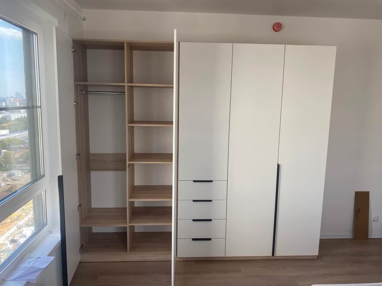 Распашные шкафы