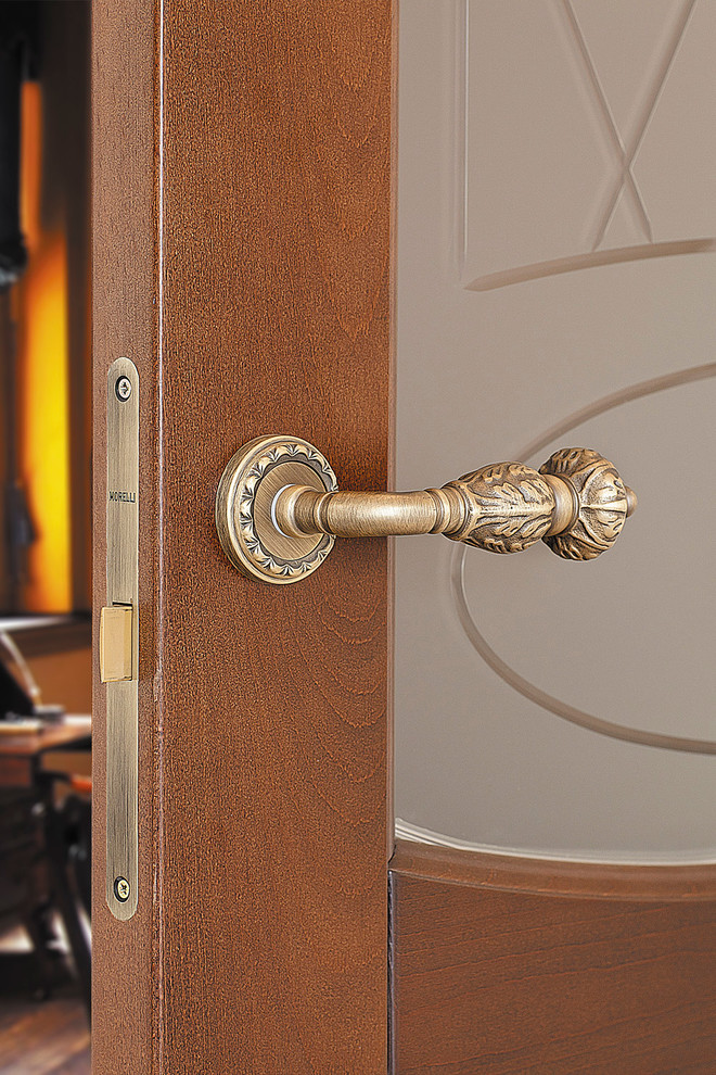 Alvero doors in details