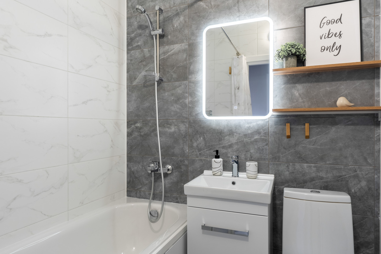 Парадный ансамбль, 2евро, 32м2