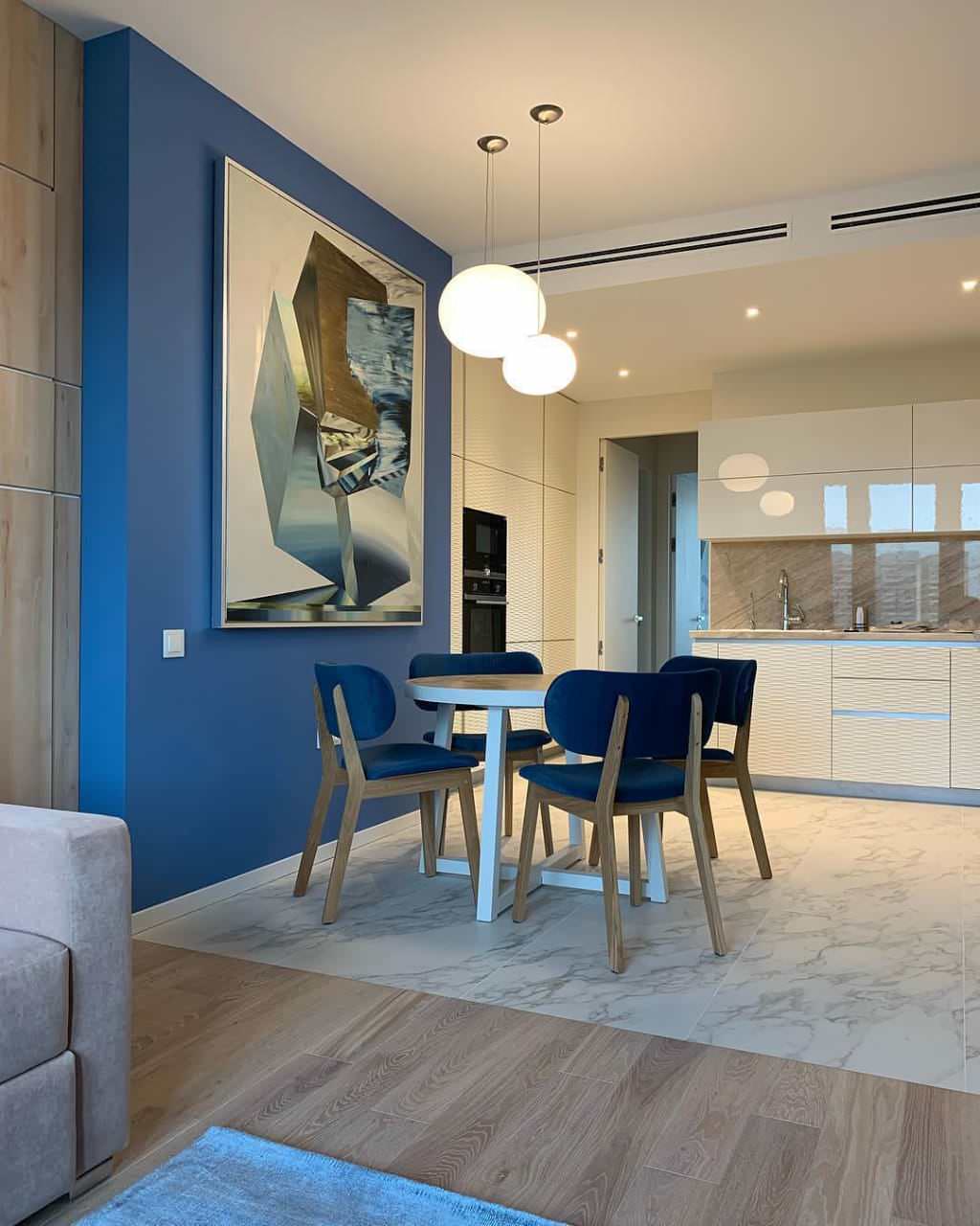 Обложка проекта: Раздвижной стол Anders в пространстве стильной кухни-гостиной