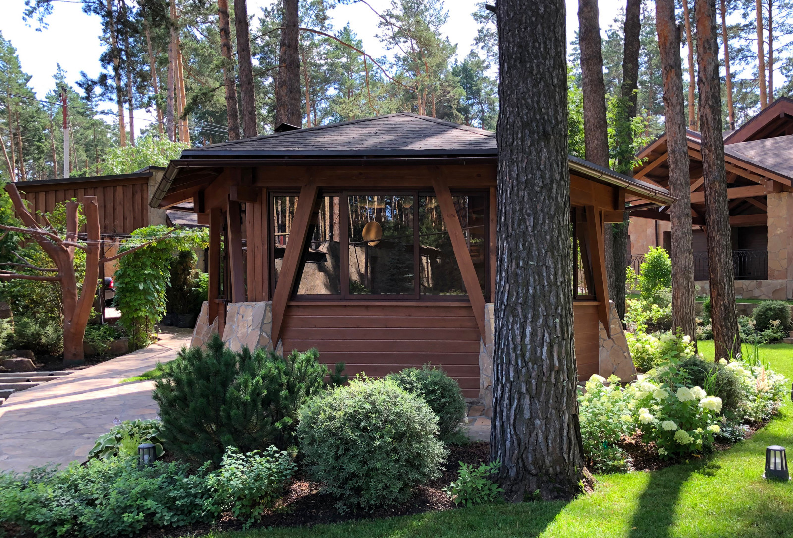 Просторный сад