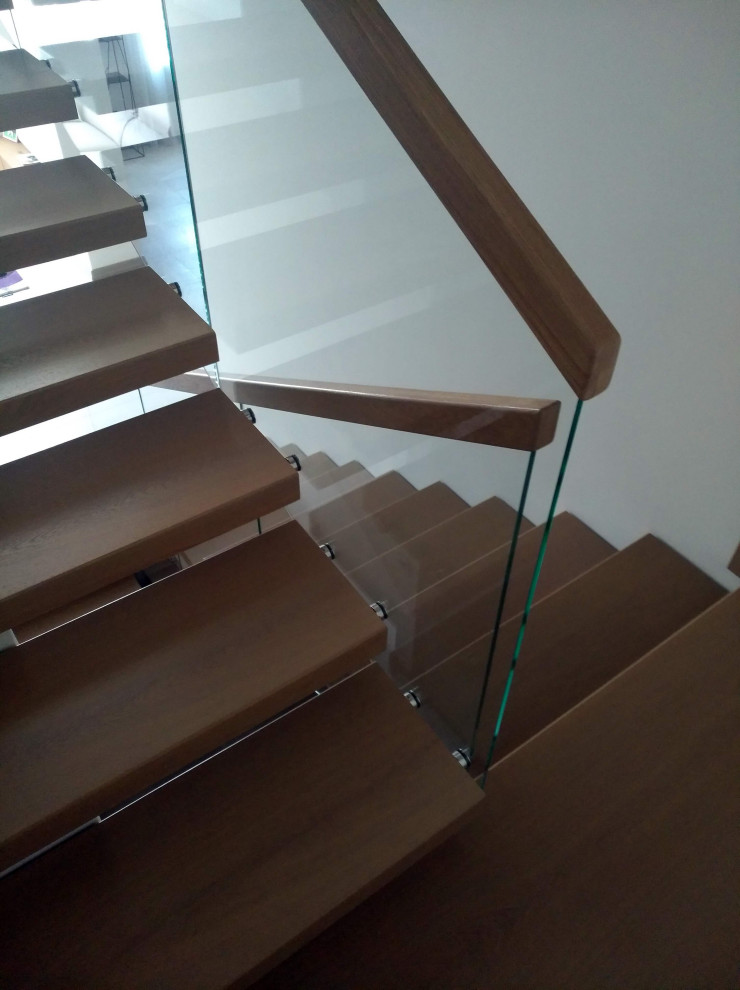 Ограждение со стеклом самонесущим