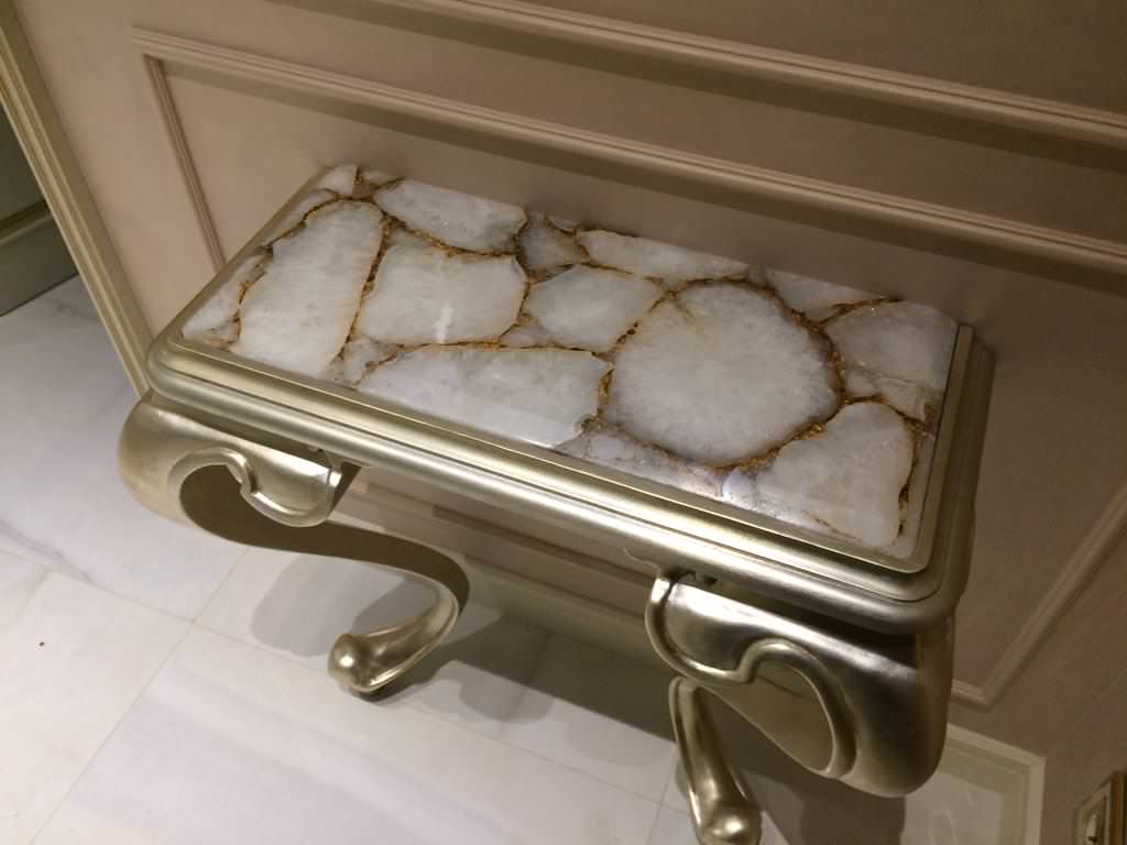 Столешницы из натурального белого Агата с сусальным золотом