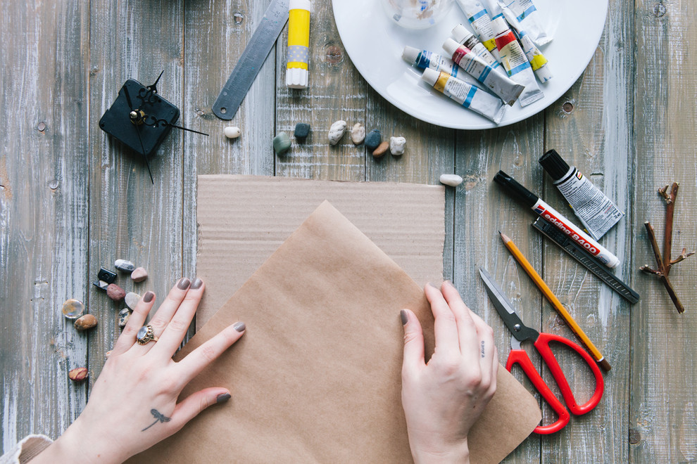 DIY: Оригинальные настенные часы своими руками из морской гальки