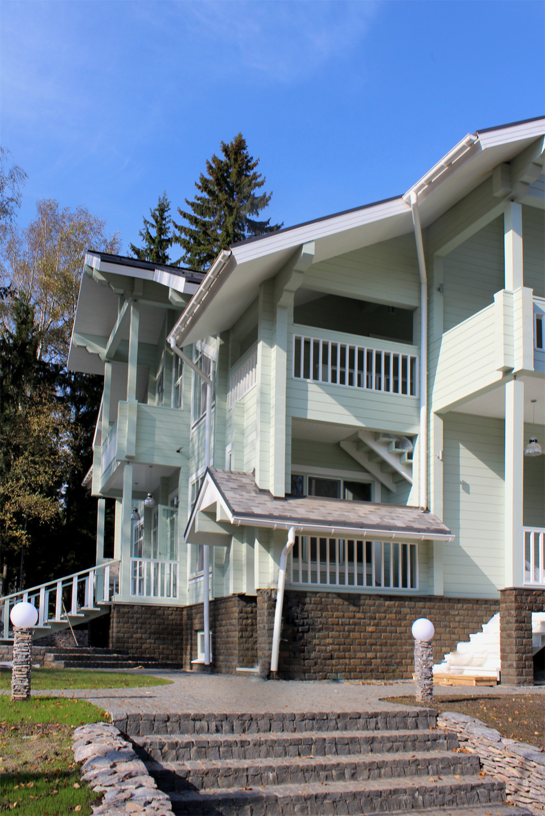 Обложка проекта: Под одной крышей: реализация