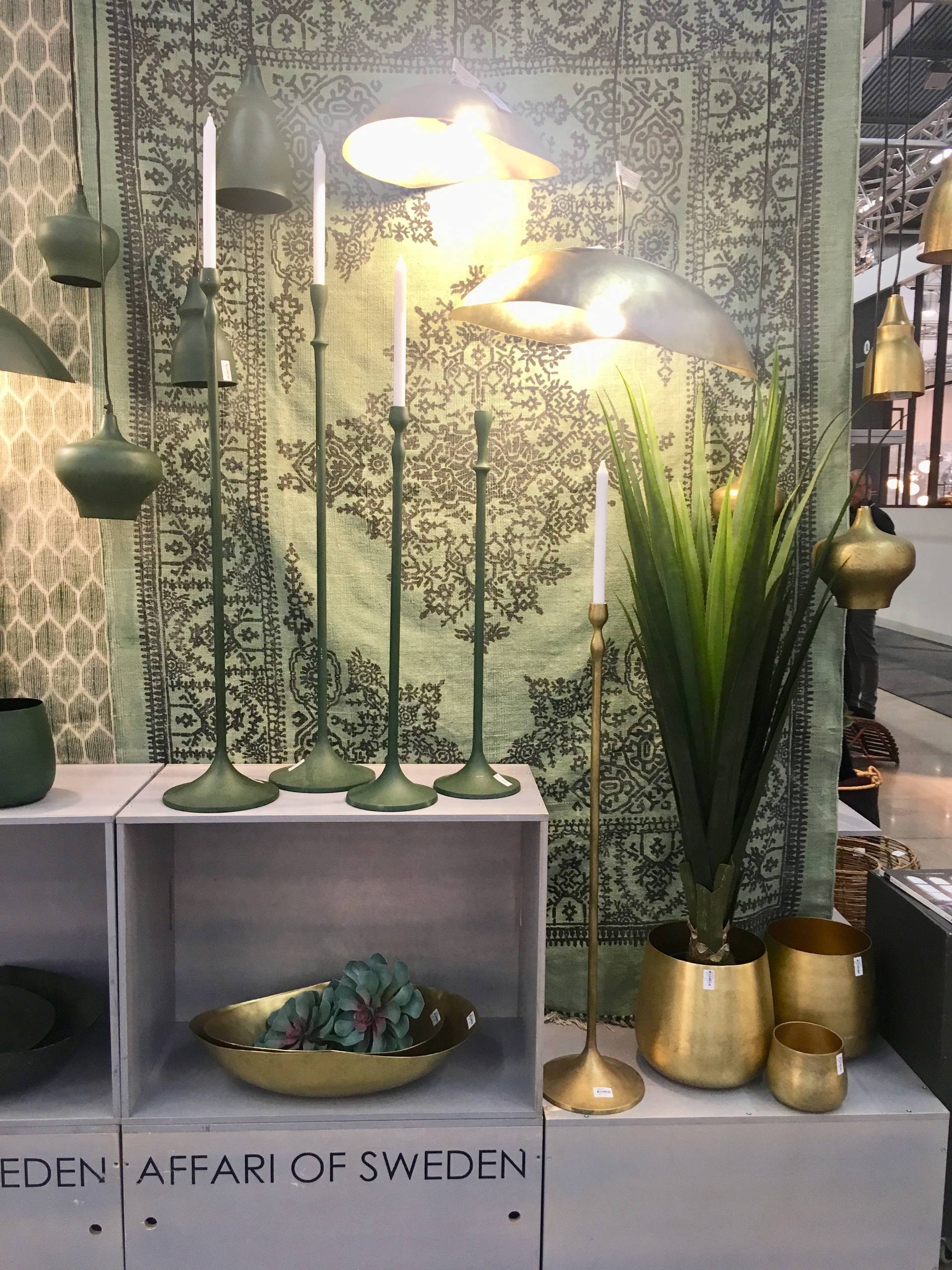 Микротренды: Очень высокий подсвечник