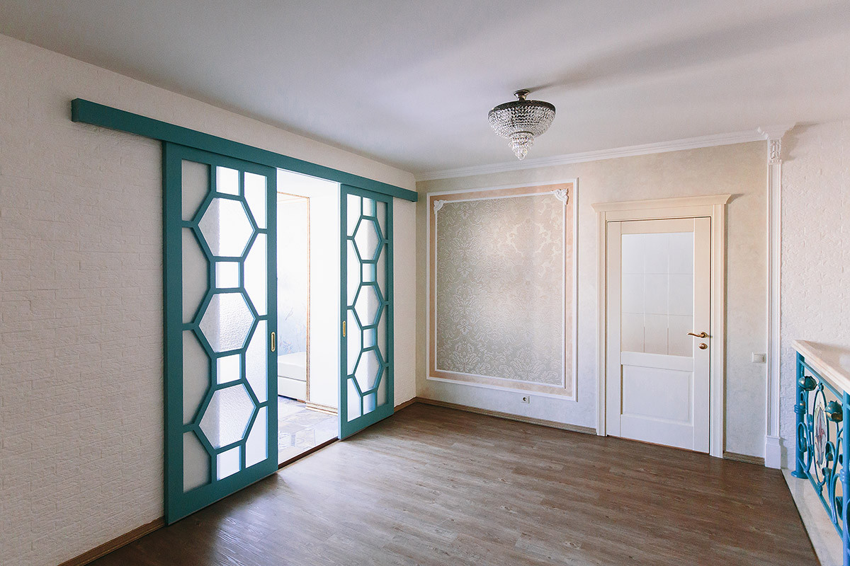 Реализация:Классика с нотками востока в бирюзе