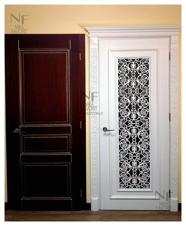 WOODEN INTERIOR DOORS WITH PATINA