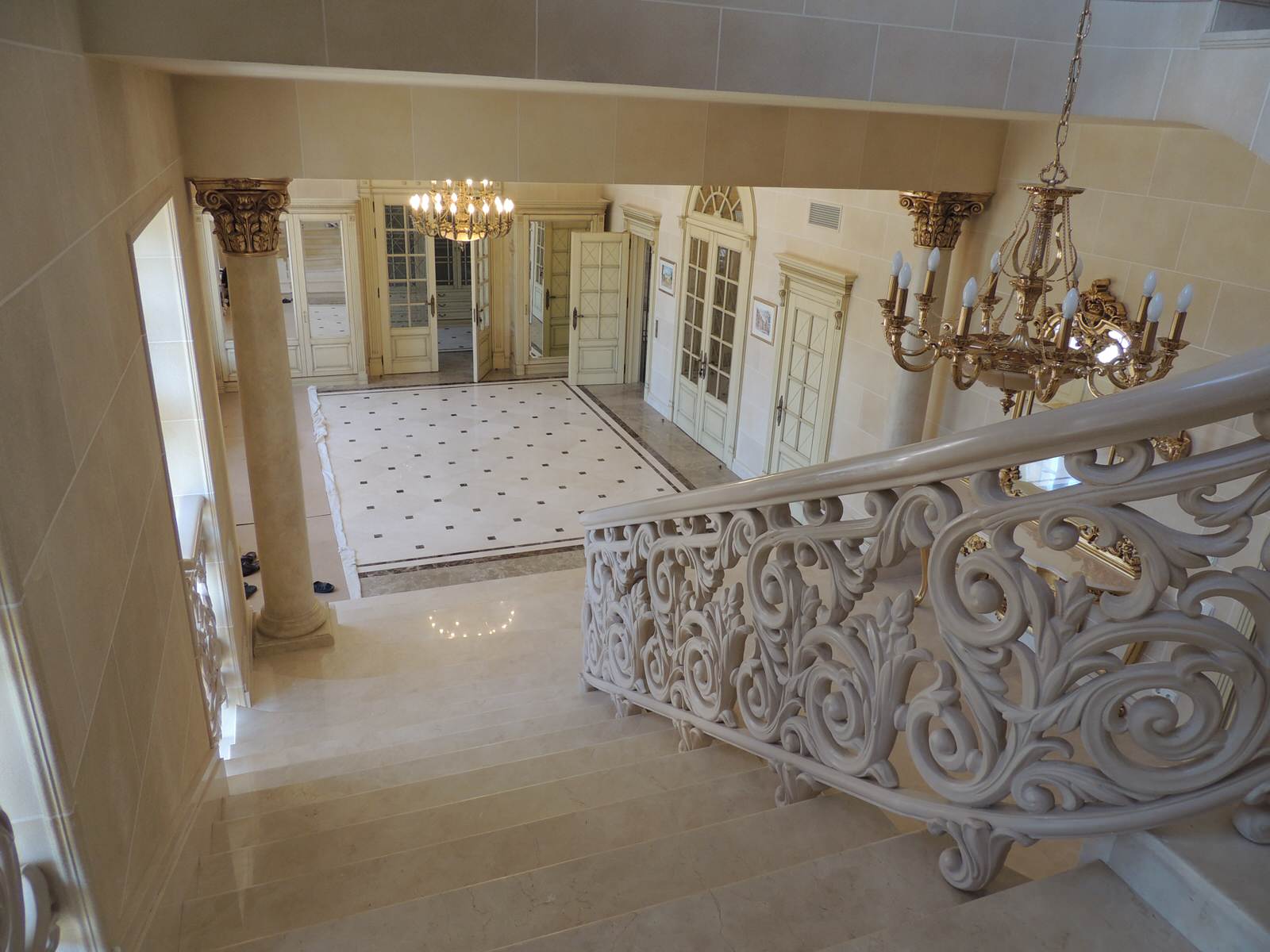 Обложка проекта: Ограждения из искусственного камня "Белая лестница"