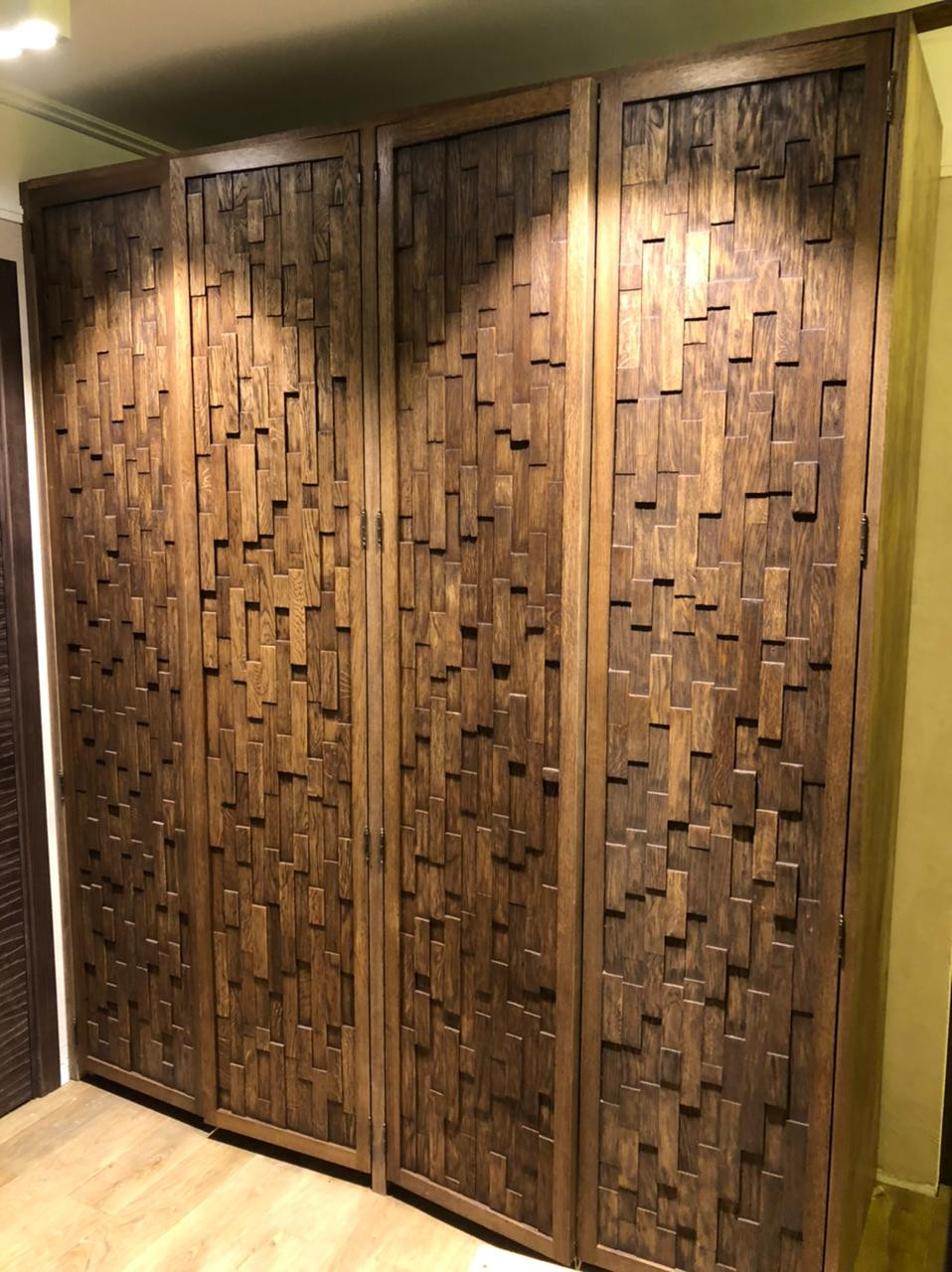 Обложка проекта: Фасады шкафа из деревянной мозаики