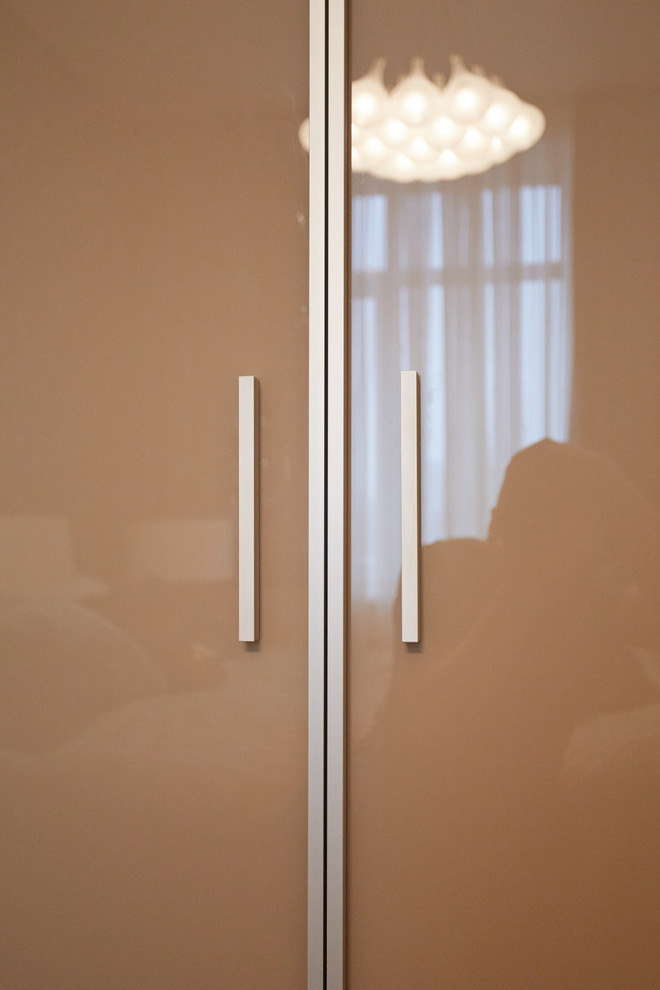 Двери + проходная гардеробная raumplus