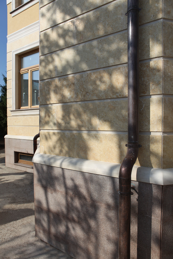 Облицовка природным камнем фасада №15