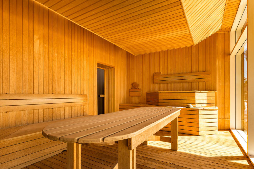 Загородный дом на берегу озера